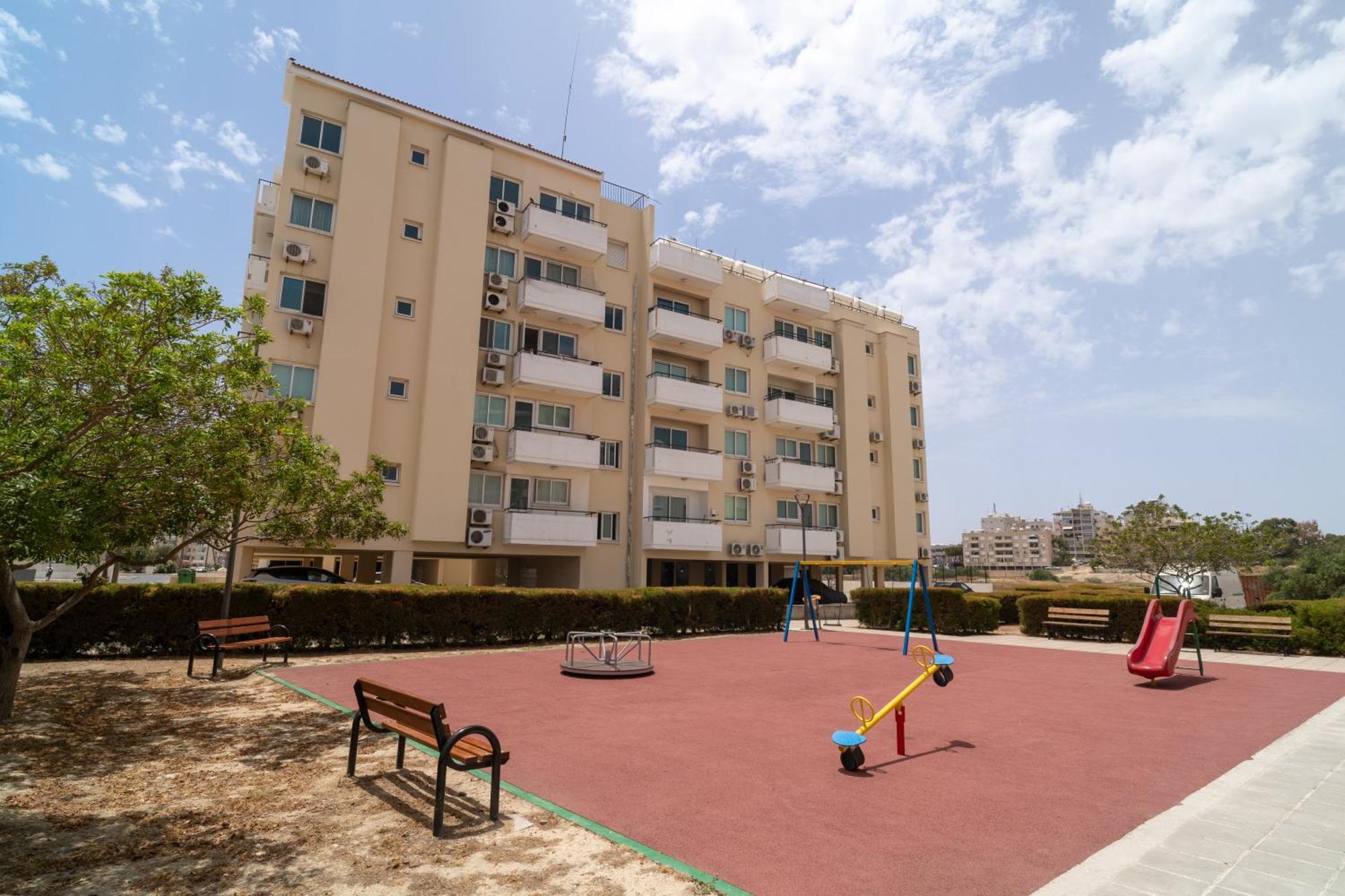 Kave Blue Mackenzie 1 Bdr Flat With Pool Apartment Larnaca Ngoại thất bức ảnh
