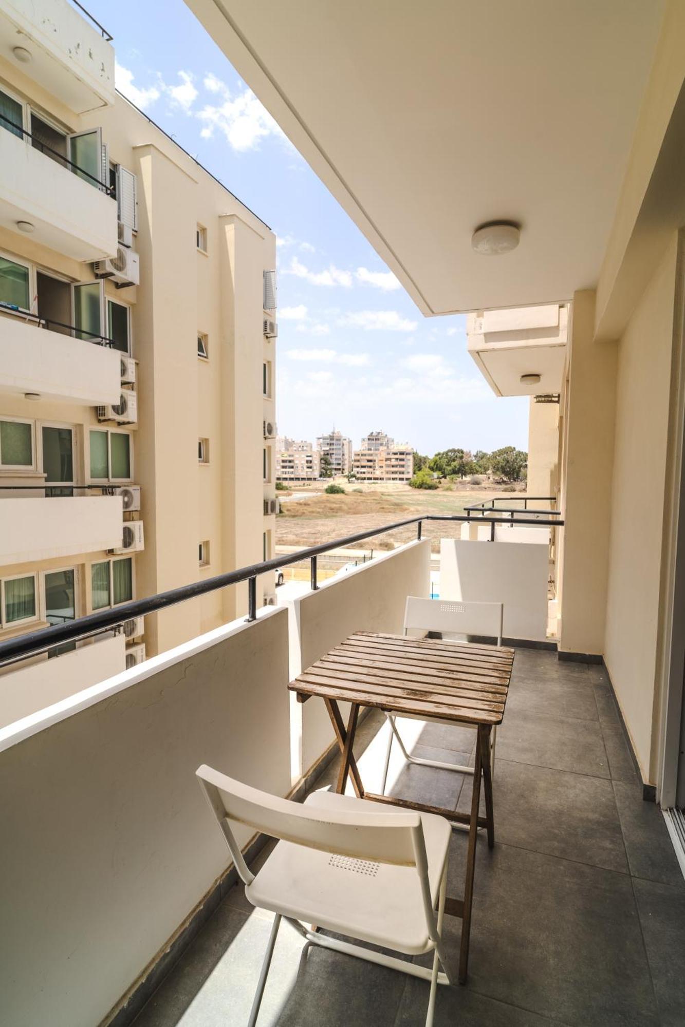 Kave Blue Mackenzie 1 Bdr Flat With Pool Apartment Larnaca Ngoại thất bức ảnh