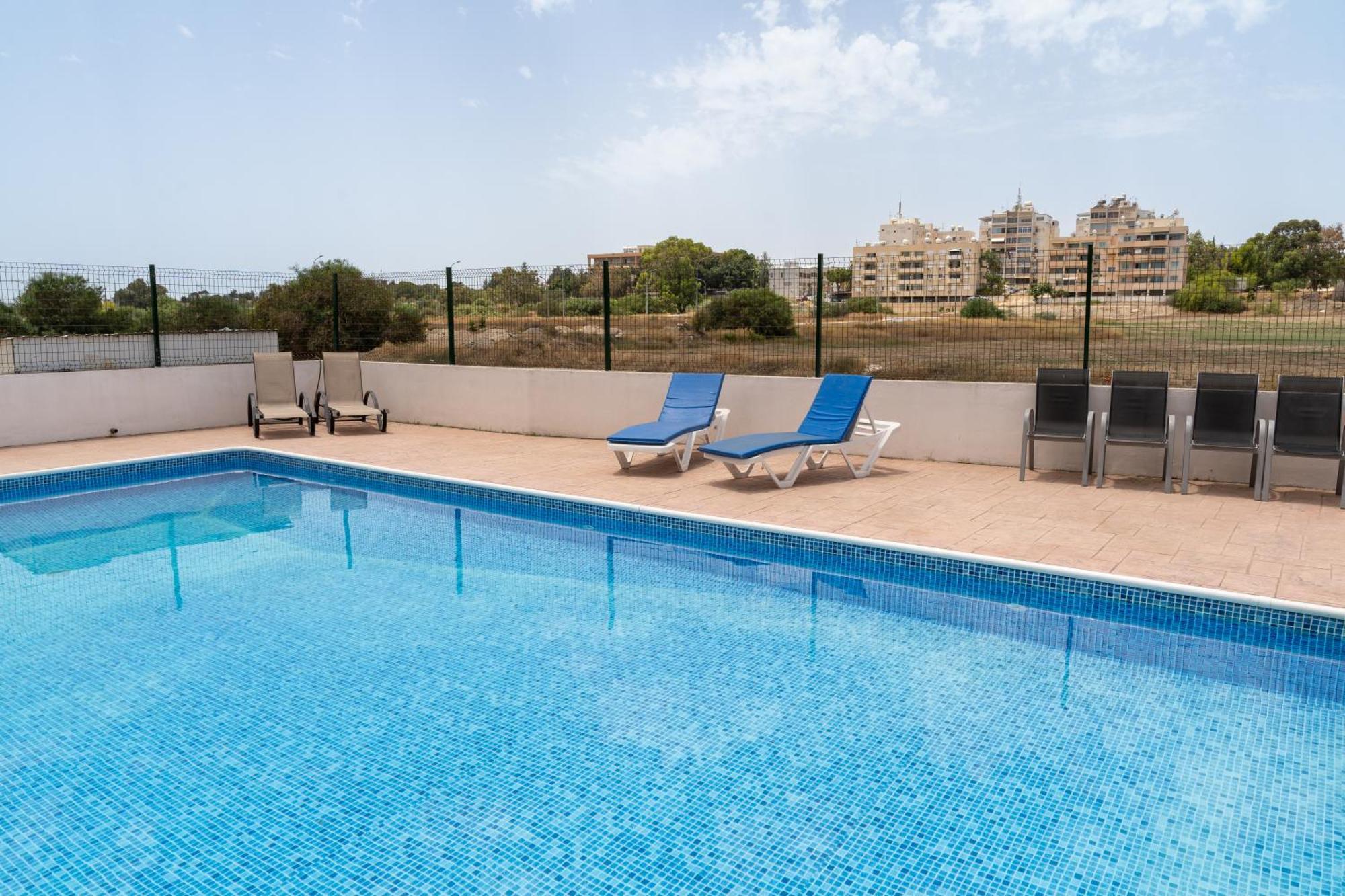 Kave Blue Mackenzie 1 Bdr Flat With Pool Apartment Larnaca Ngoại thất bức ảnh